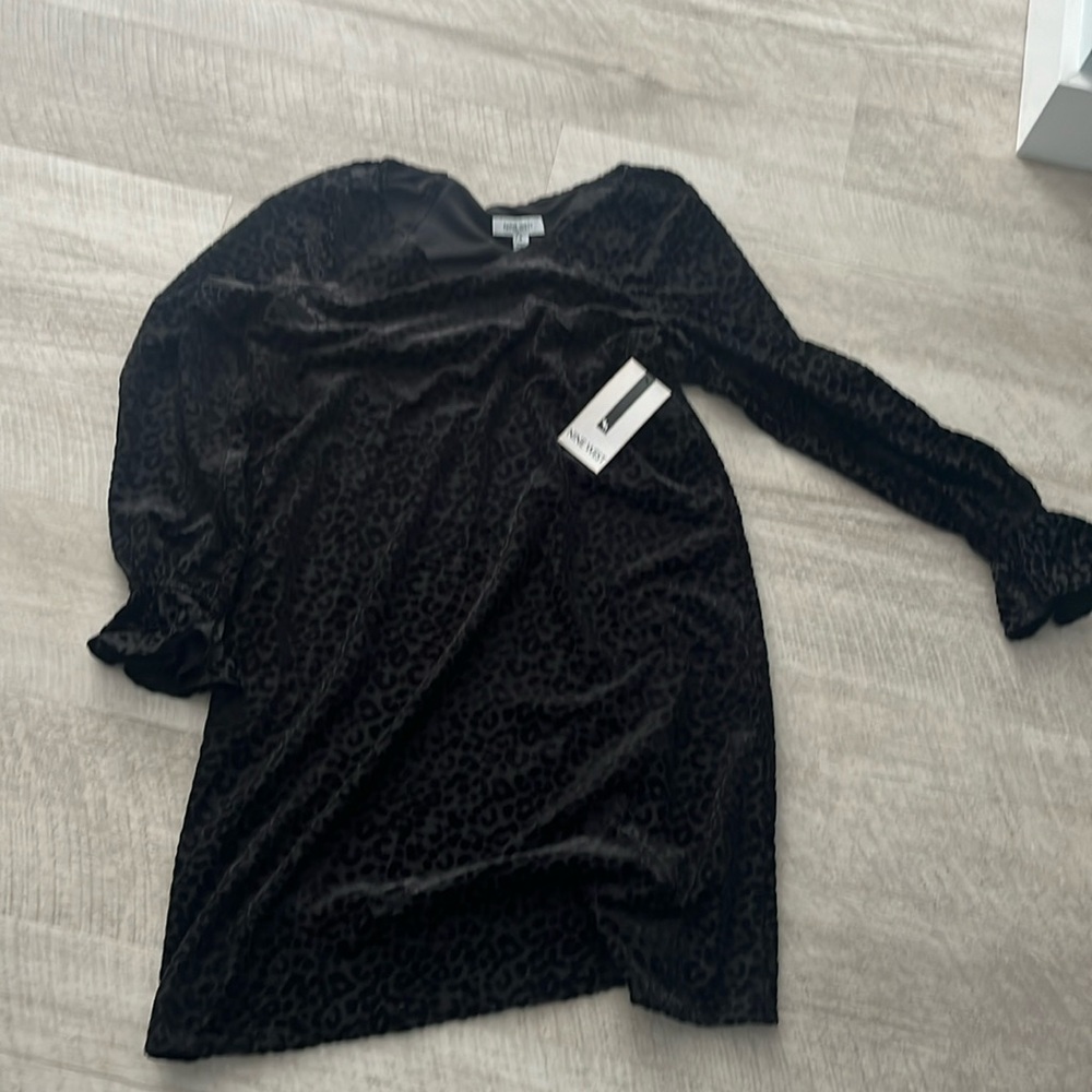 Nwt size 8 nine wear black cheetah velvet dress